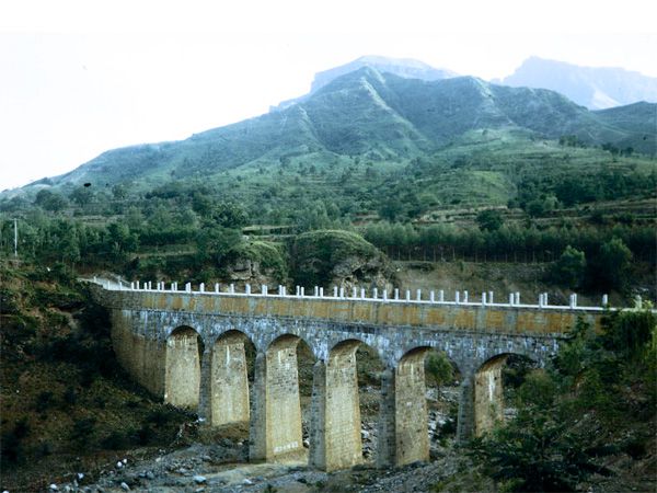 老照片：人工天河红旗渠，河南林州1973年